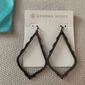 BRAND NEW Kendra Scott earrings